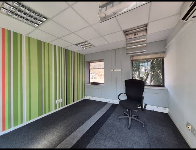 1,099M² OFFICE TO LET IN HYDE PARK